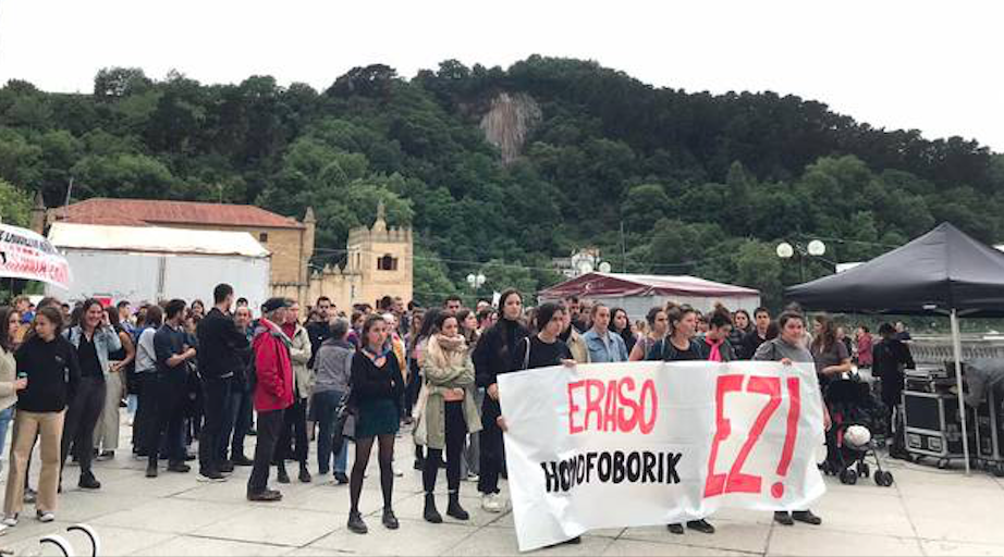 Eraso homofobo bat salatu dute asteburuan