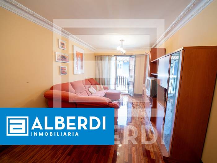 Alberdi Inmobiliaria: etxebizitza handia salgai Kale Nagusian
