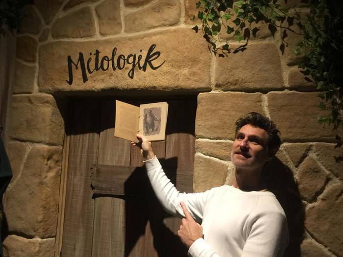 "Mundu magiko batera bidaiatzea da 'escape room' batera sartzea"
