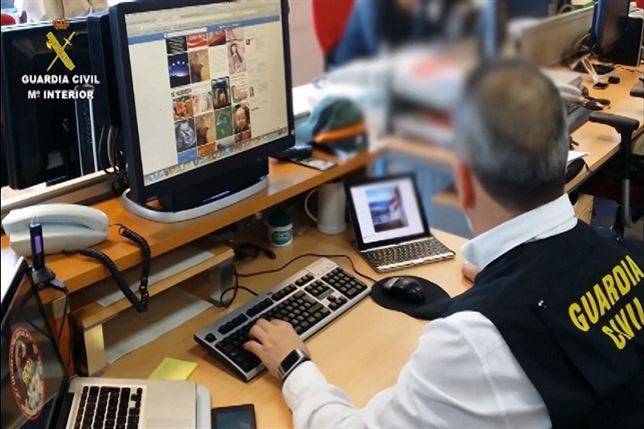 Sare sozialetan terrorismoa goratzeagatik atxilotu dute oriotar bat