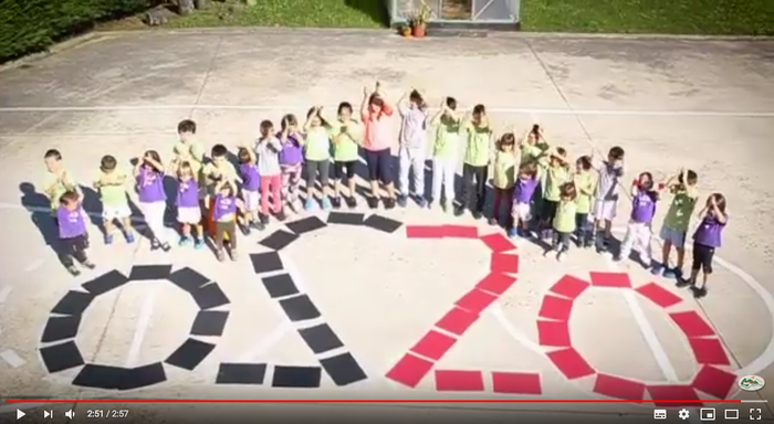 Lipdub batekin aurkeztu du Aizarnako Eskolak 2020ko Eskola Txikien jaiaren logotipoa