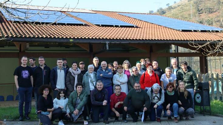 Eguzki plaken lehen instalazioa martxan dela ospatu du Argiolak Aizarnan