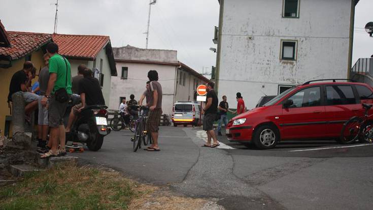 Gizonezko bat atxilotu dute Jadarren gazteen lokaletan eta zenbait dendatan lapurretak egiteagatik