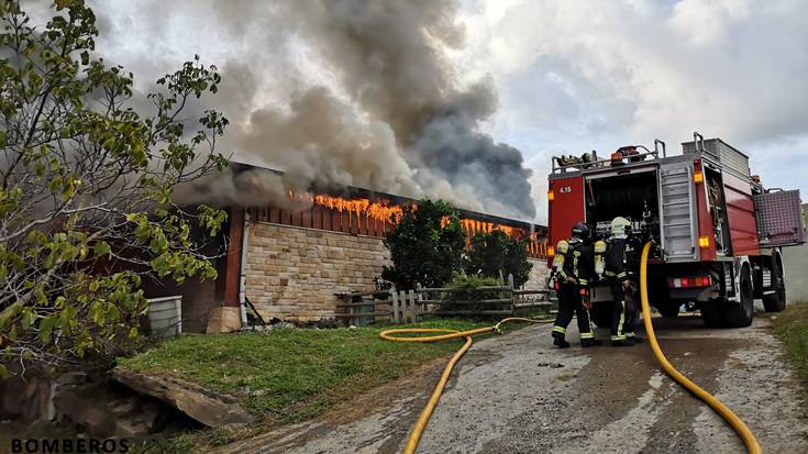 Suhiltzaileek kontrolpean dute Agerre Berriko sutea