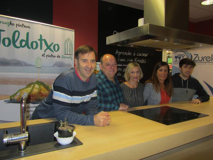 'Toldotxo' pintxoa egiten erakutsiko dute herriko sukaldariek