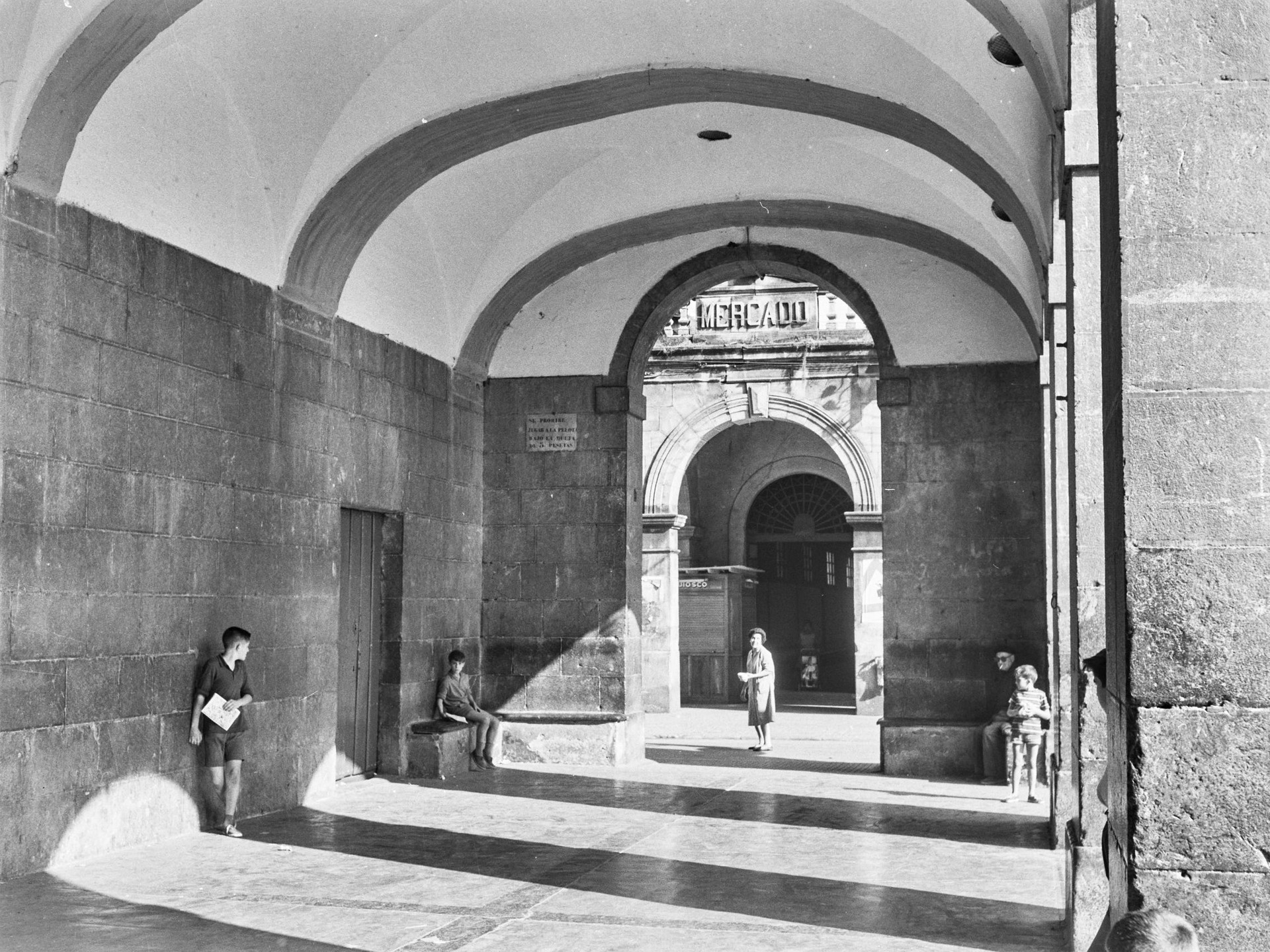 Kontzejupea, haurren jolaserako plaza