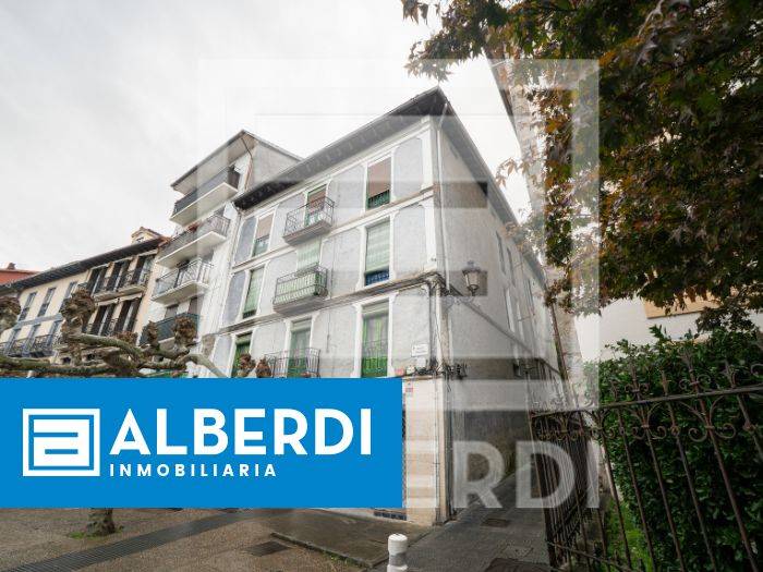 Alberdi Inmobiliaria: Kale Nagusian etxebizitza salgai