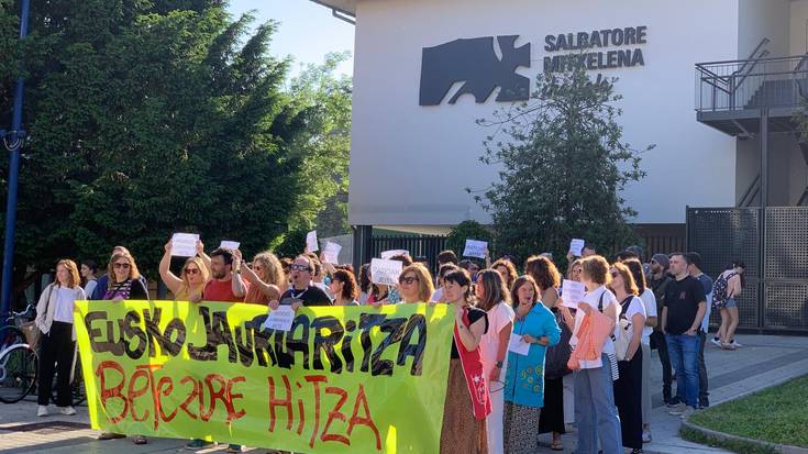Hezkuntza Sailari lan akordioa betetzeko eskatu diote Ikastolako eta Oteitzako langileek