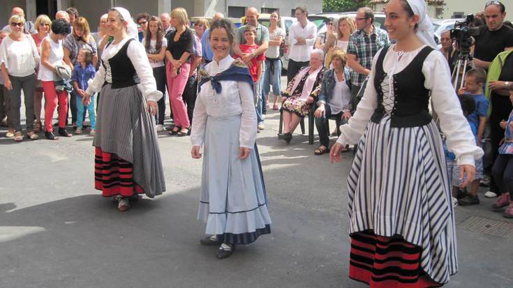 Nuarbeko frontoia inauguratu dute