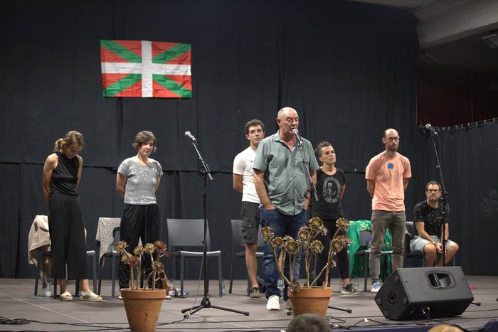 Festa giroan murgilduta jarraitzen dute Aian