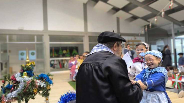 Gogotik ospatu dute San Tomas eguna ikastetxeetan