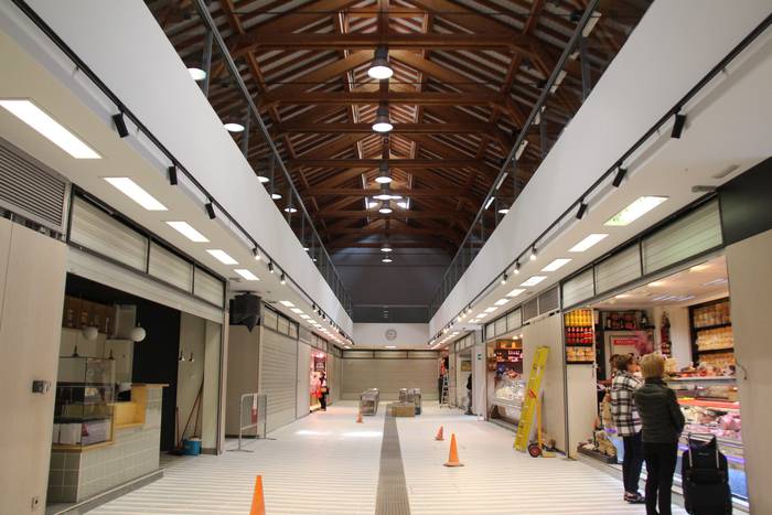Lanen lehenengo fasea amaituta, ireki ditu ateak Zarauzko Merkatu Plazak