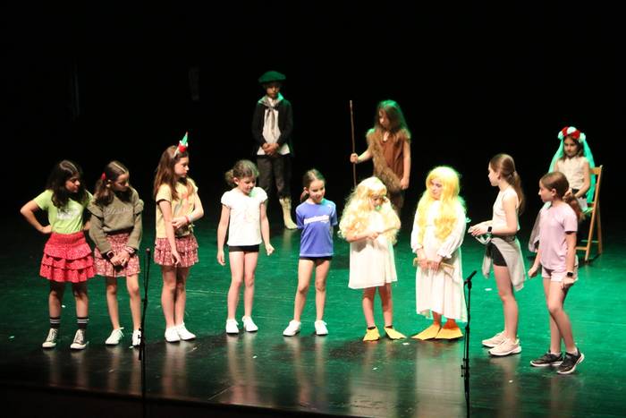 Antzerkia: Xabier Munibe Ikastolako antzerki topaketak