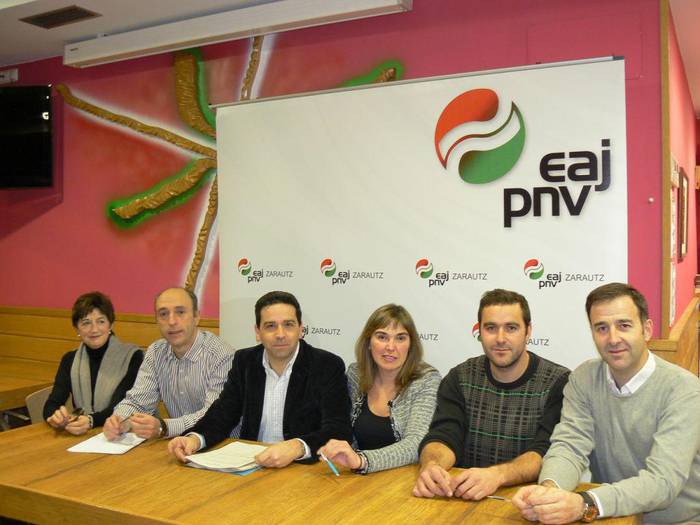 Zarauzko EAJ: «Aurrekontuak krisiari aurre egiteko atalak jaso behar ditu»
