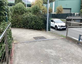 "Ezin al da baranda edo hesia jarri?"