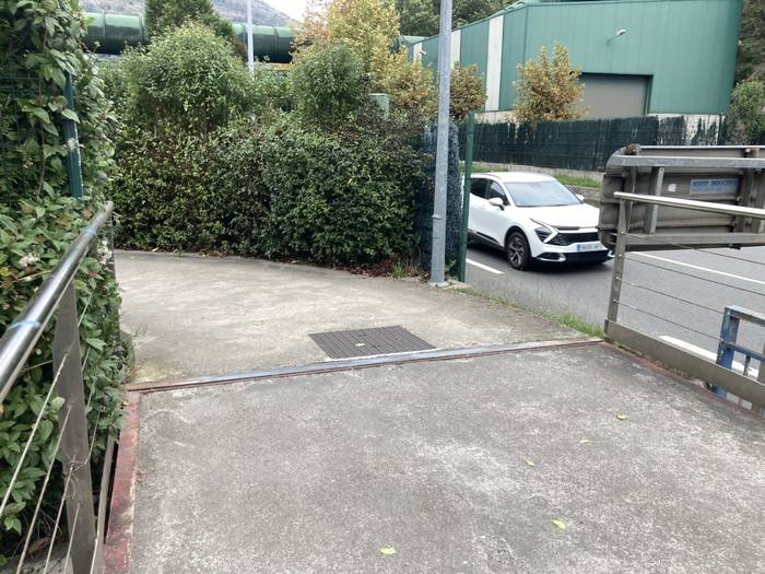 "Ezin al da baranda edo hesia jarri?"