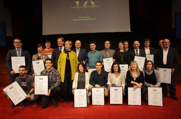 Bikain ziurtagiria jaso du GKNk