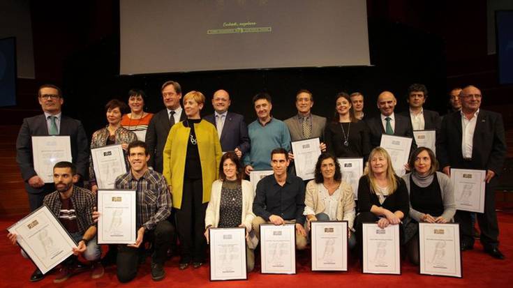 Bikain ziurtagiria jaso du GKNk