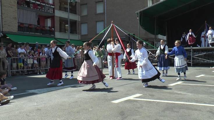 Dantzari Txikiak Azpeitiko Sanjuandegi auzoko festetan