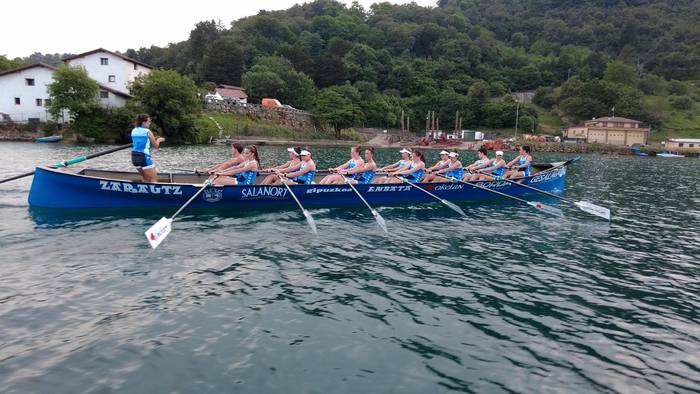Zarautzek eta Zumaiak ekin diete traineru ligei