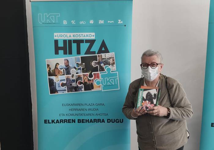 Elkar argitaletxeak emandako liburu sortak badu sariduna