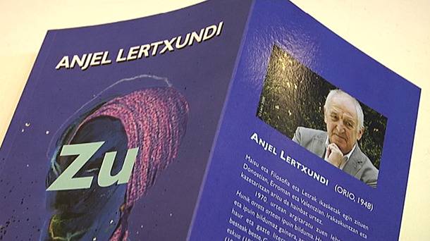 Anjel Lertxundiren 'Zu' liburuaz arituko dira bihar Azpeitiko Udal Liburutegian