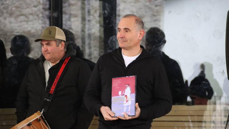 Xabier Bidezabal omendu du Zestoako Itxaropena dantza taldeak