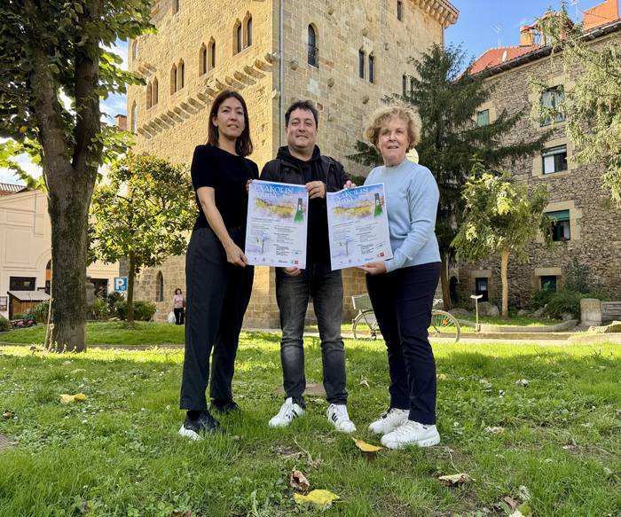 Hamar upategitako txakolina dastatzeko aukera, biharko festan