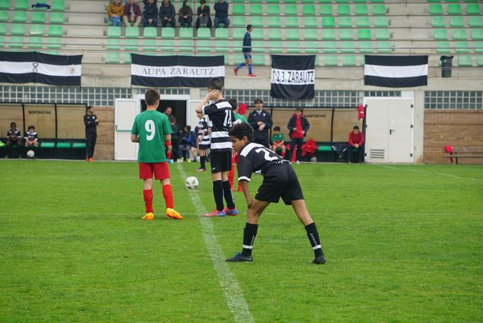 Ehunka gaztetxok parte hartu dute Astin jokatu dituzten Aste Santuko futbol txapelketetan