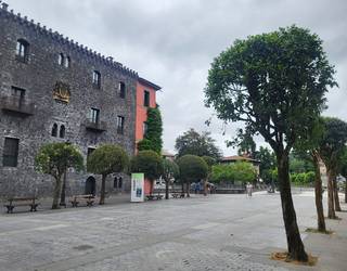 Udalak astigarrak eta pagoak landatuko ditu elizaren atarian