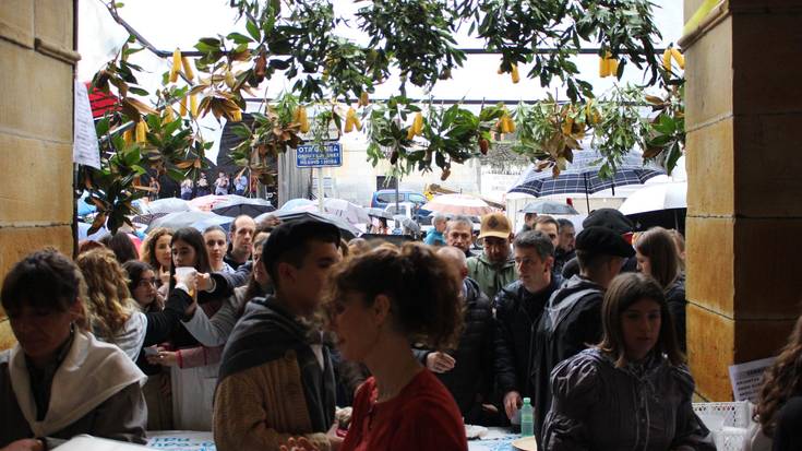 Azkoitia BHIk San Andres egunean zozkatutako bi otarra jasotzeko daude