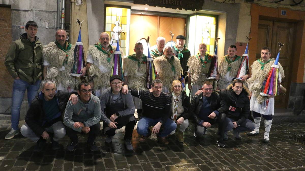 Gure Txoko elkarteko bertso afarirako sarrerak eros daitezke