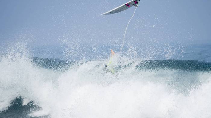 Surf eskolentzat eremuak zehaztu dituzte Zumaiako hondartzetan