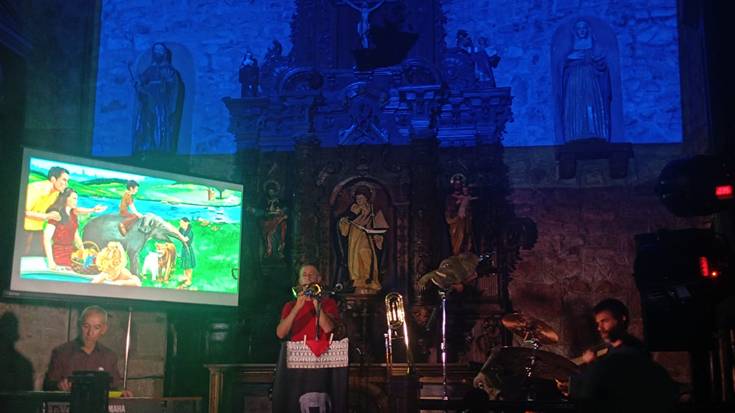 San Telmo ermita goraino bete du Miniboy hirukoteak