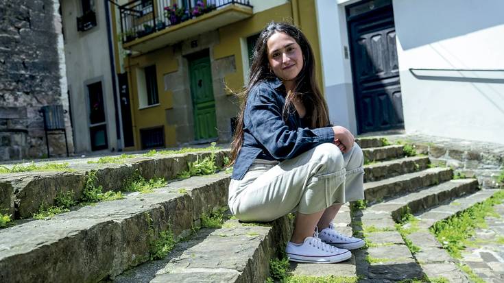 Sara Uribe-Etxeberria: "Deserosoa izan behar du idatzitakoa partekatzeko momentuak"