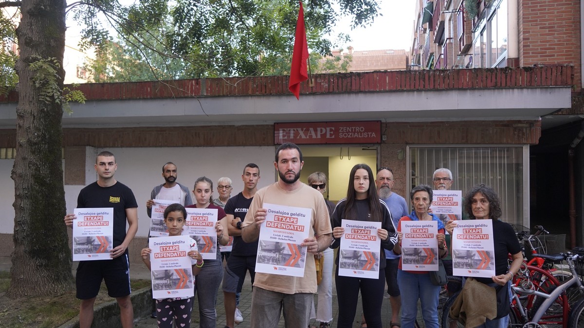 Etxapeko kideek manifestazioa deitu dute urriaren 2rako, espazioa uzteko bi asteko epea eman dietela eta