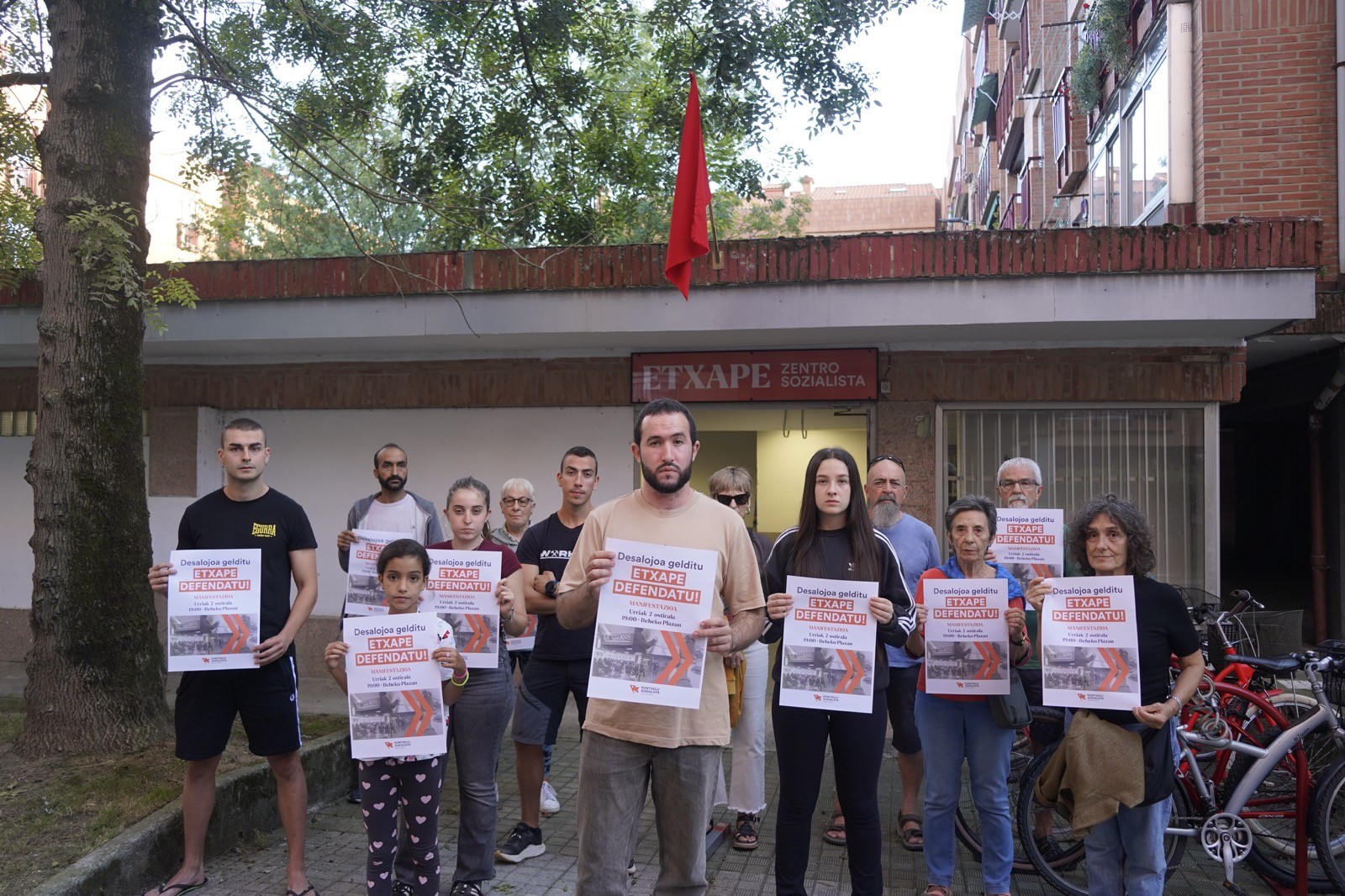 Etxapeko kideek manifestazioa deitu dute urriaren 2rako, espazioa uzteko bi asteko epea eman dietela eta
