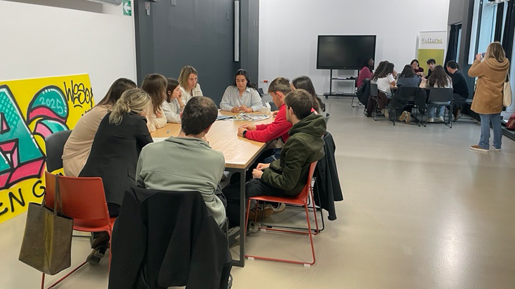 Gerolan programa tarteko, UKTren eta Kulturazen jarduna bertatik bertara ezagutu dute ikasleek