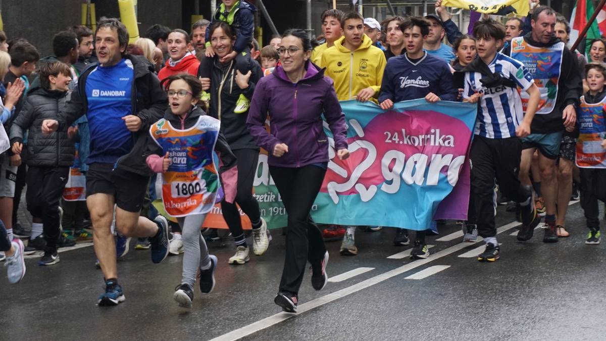 Mapiletik Xuai gainera euskararen aldeko oihu ozena egin dute oriotarrek eta aiarrek