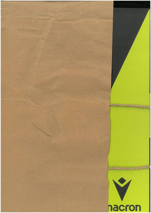 Dendan ahaztuta utzitako paketearen jabearen bila