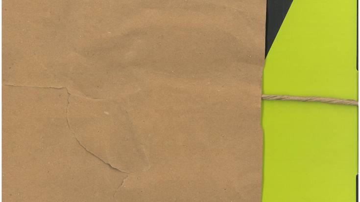 Dendan ahaztuta utzitako paketearen jabearen bila