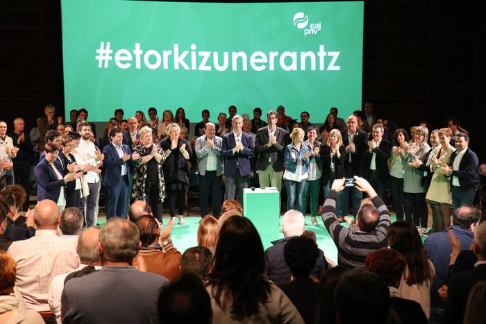 EAJko alkategaiak aurkeztu dituzte Donostiako Kursaalean