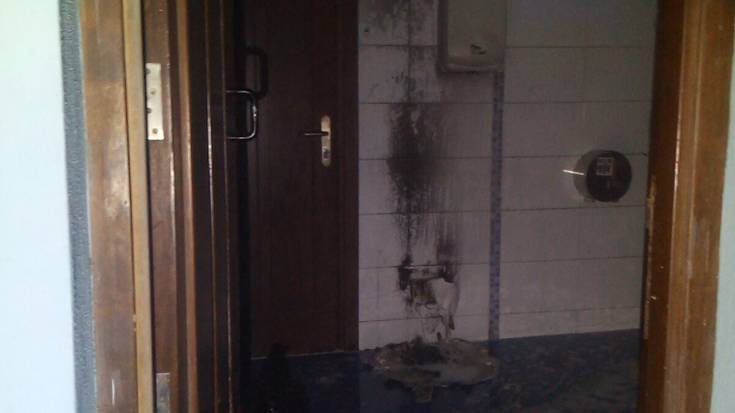 Talaipeko komunean piztutako sua itzali dute udaltzainek