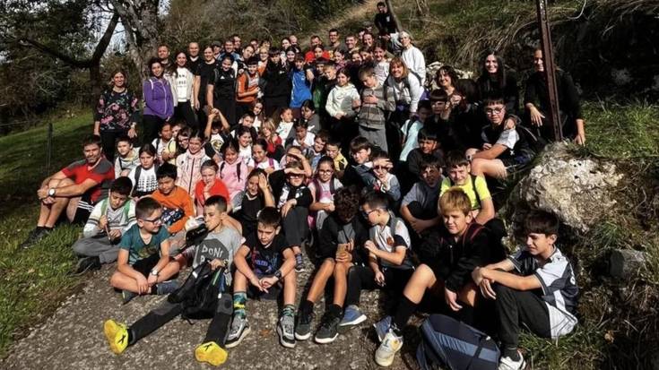 Aizarnazabalgo ikasleek 150 zuhaitz landatu dituzte Zestoan, Ertxiña mendian