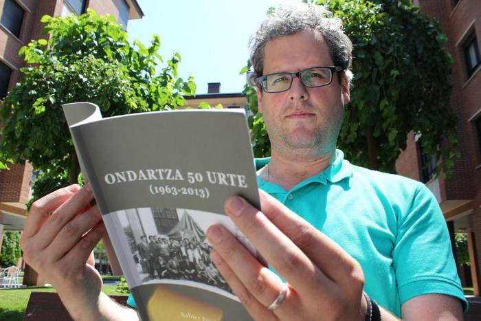Xabier Etxabe: "60. hamarkadan jendeak negar egiten zuen euskal dantzak ikusita"