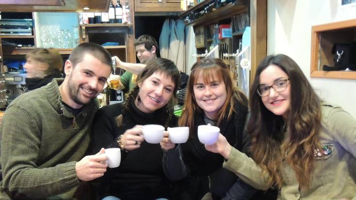 'Amorantiak' lagun taldeak irabazi du bertso lehiaketa eta Pello Etxanizek koplena