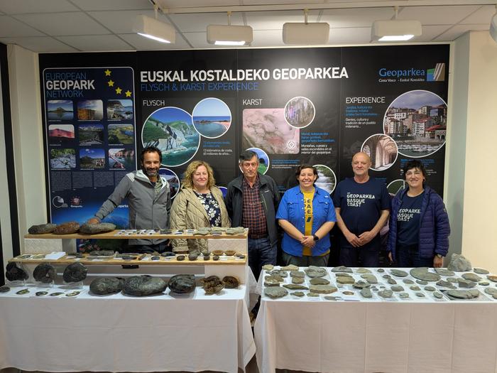 Ehun fosiletik gorako bildumaren dohaintza jaso du gaur Geoparkeak