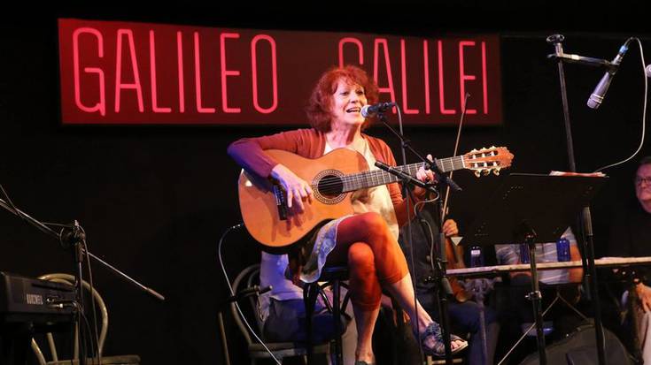 ZOZKETA: Julia Leonen kontzerturako sarrerek badute irabazlea