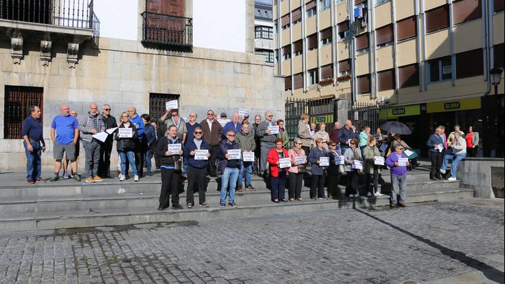 Pentsiodunak plazan bildu dira "pentsio duinak" eskatzeko