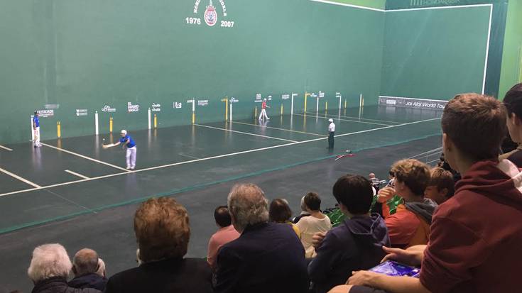 Hondarribiko Grand Slameko finalerdiak jokatuko dituzte gaur Goikoetxeak eta Lopezek